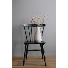 RO Akita chair black